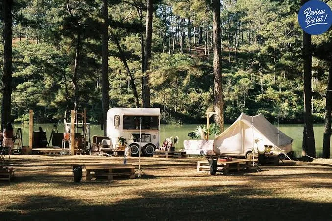 cam-nang-day-do-glamping-trong-du-lich-la-gi-x