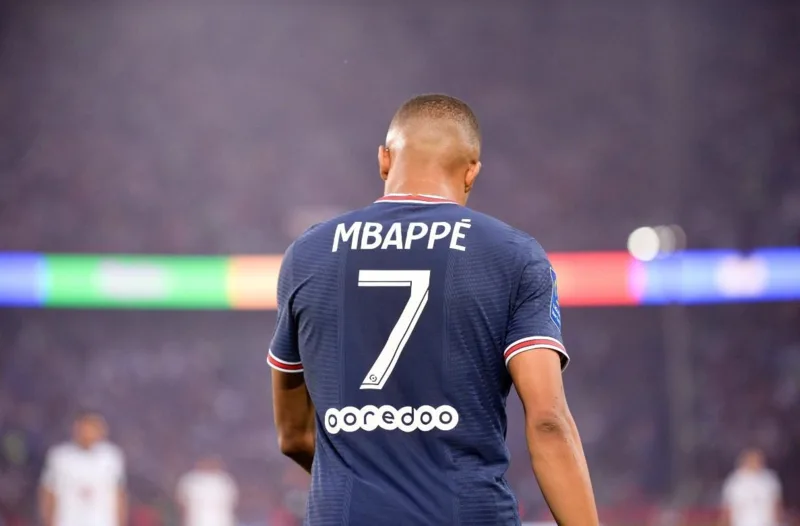Tại PSG, áo số 7 gắn với thời kỳ Mbappé trở thành siêu sao hàng đầu Ligue 1 và bóng đá châu Âu.